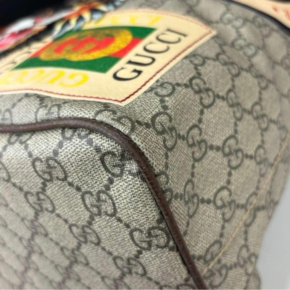 A 263 π― % authentic Gucci GG Supreme Monogram Courrier Medium Crossbody Tote bag - Picture 11 of 16